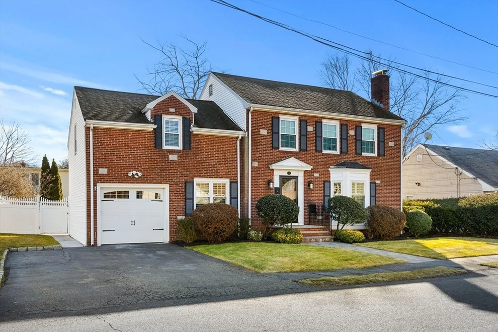 Unit for sale at 4 Dean Rd, Marblehead, MA 01945