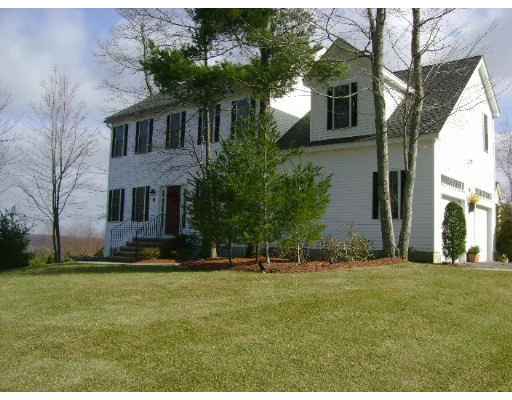 Unit for sale at 6 Queen Of Roses, Uxbridge, MA 01569