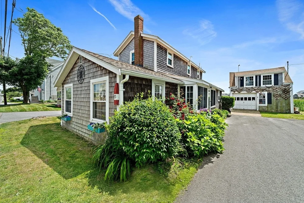 Unit for sale at 55 Central St, Marshfield, MA 02020