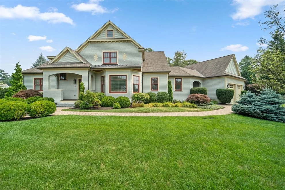 Unit for sale at 22 Whitehall Cir, Beverly, MA 01915
