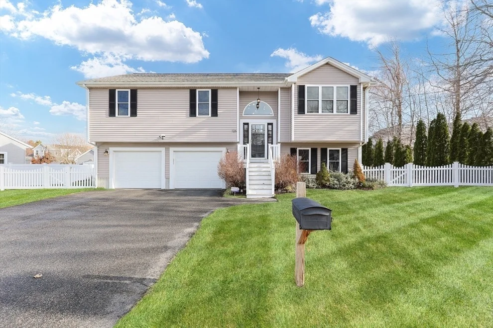 Unit for sale at 126 Stackhouse St, Dartmouth, MA 02748