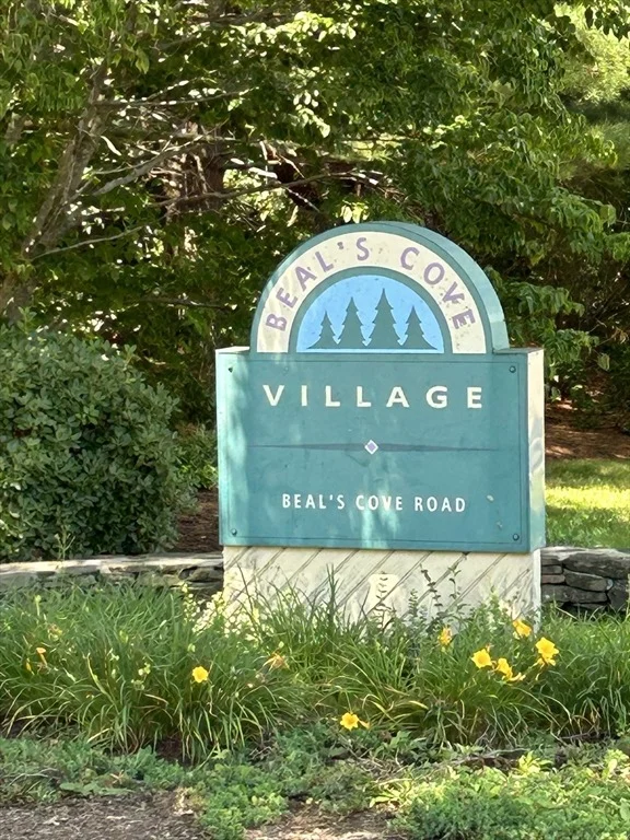 Unit for sale at 7 Beals Cove Rd, Hingham, MA 02043