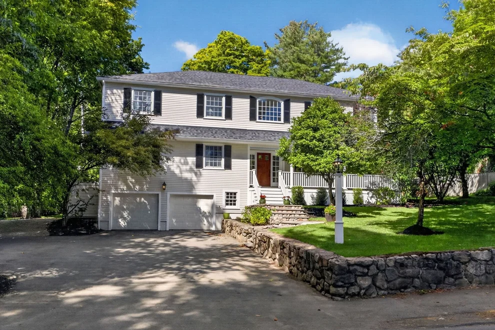 Unit for sale at 118 Benvenue St, Wellesley, MA 02482