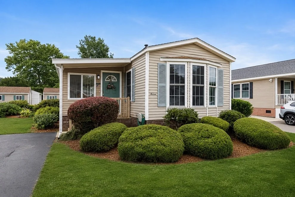 Unit for sale at 7 Robert Rd, Plainville, MA 02762