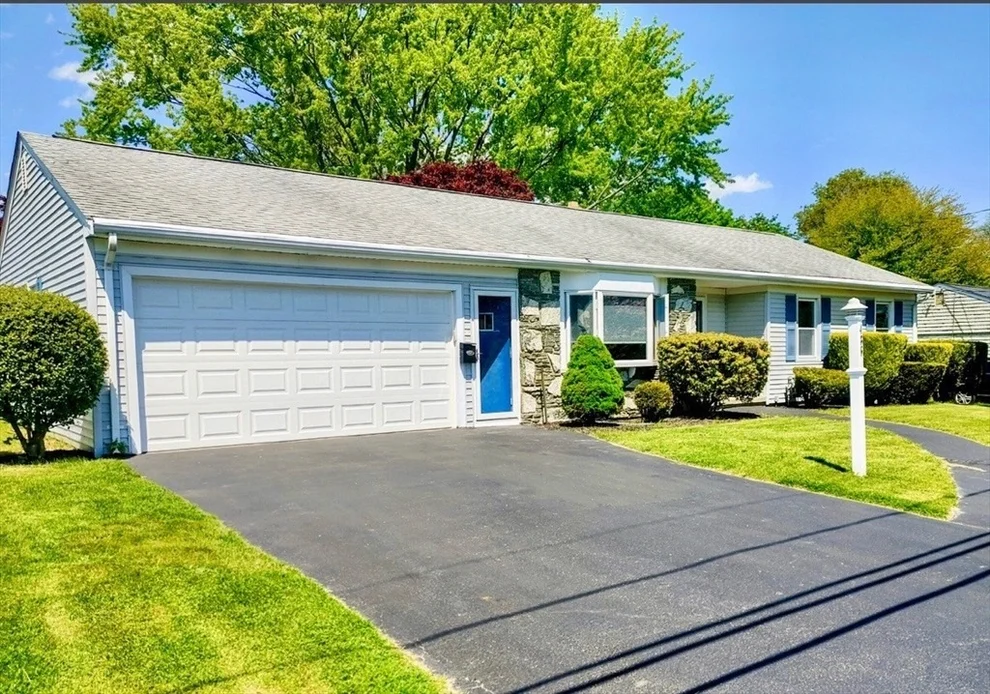 Unit for sale at 486 Highview Ave, Somerset, MA 02726