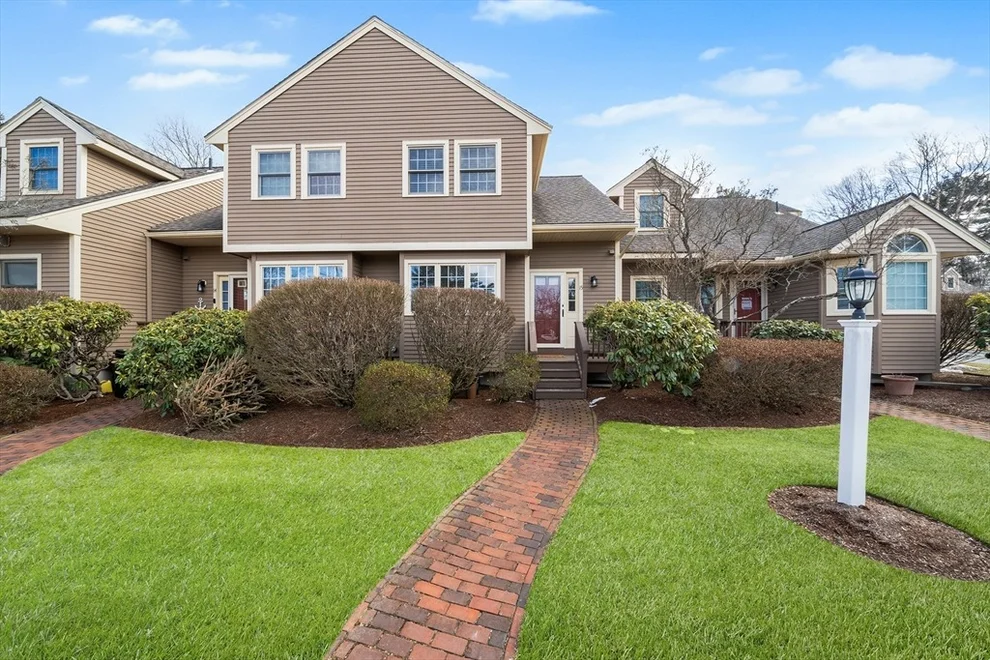 Unit for sale at 15 Weybridge Ln, Hopkinton, MA 01748