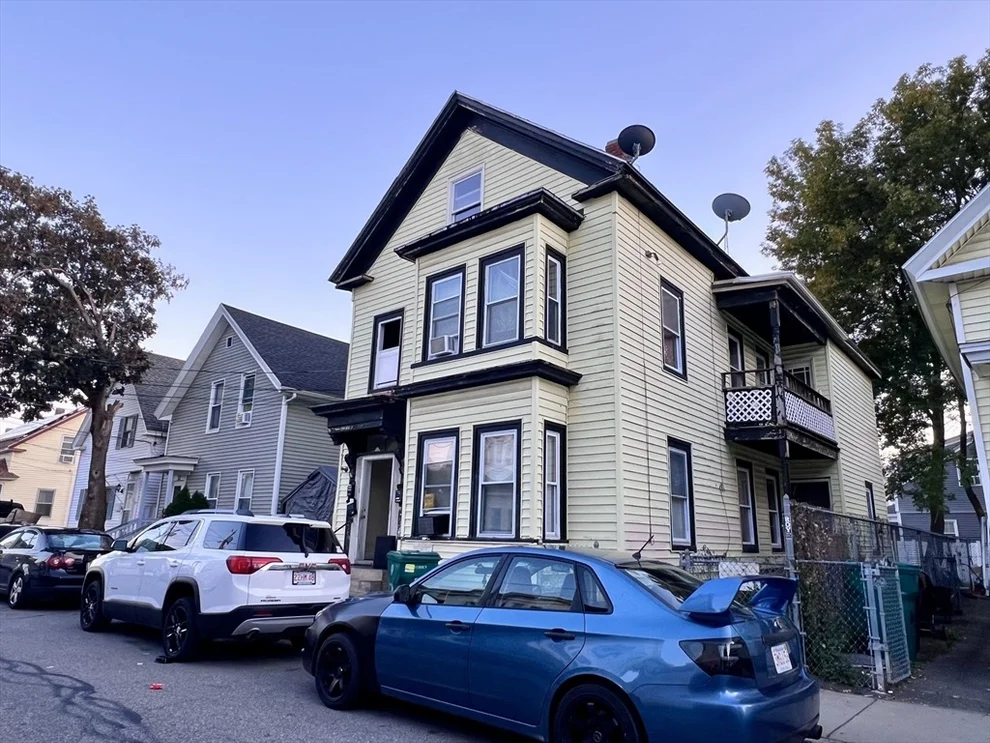 Unit for sale at 56 W 4th St, Lowell, MA 01850