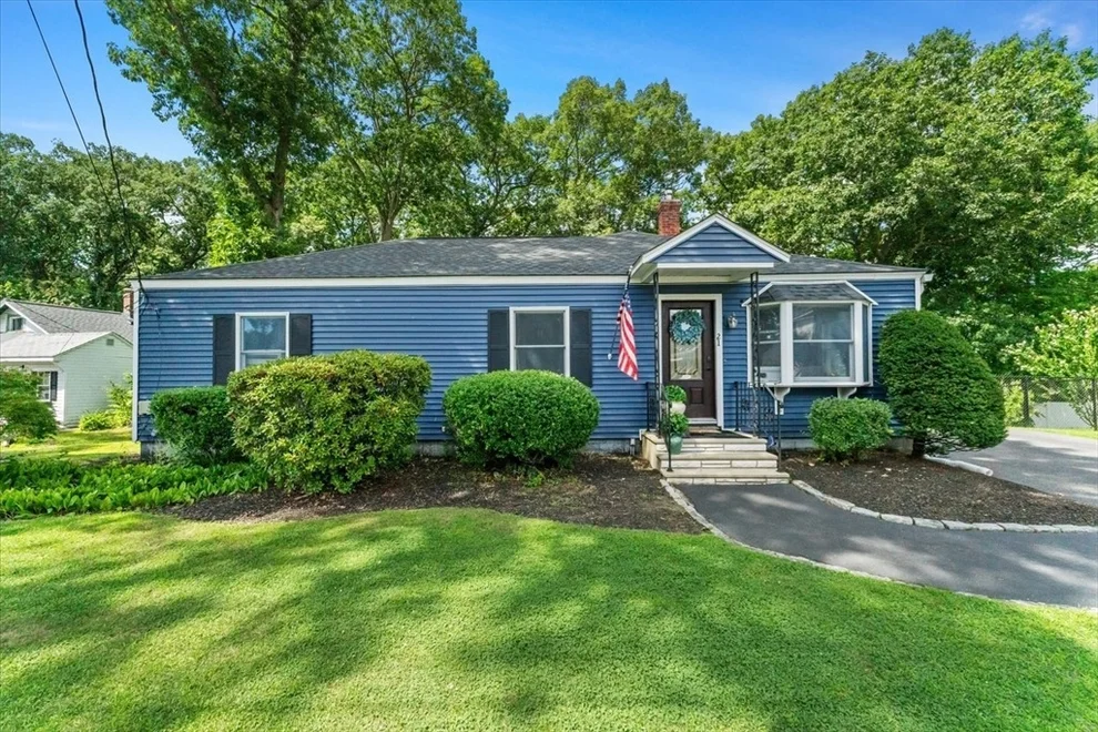 Unit for sale at 21 Fyrbeck Ave, Shrewsbury, MA 01545