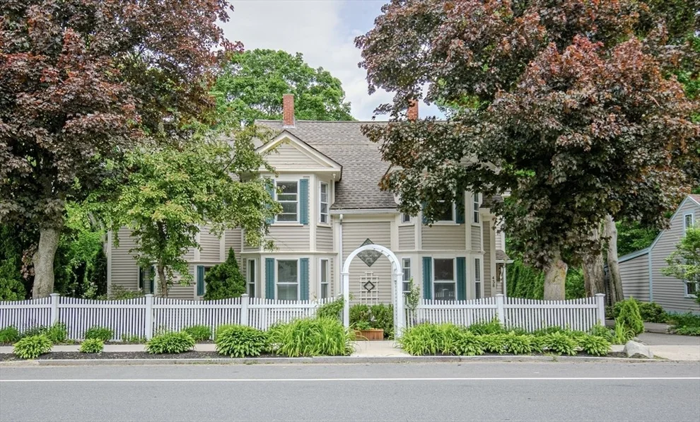 Unit for sale at 438 Merrimac St, Newburyport, MA 01950