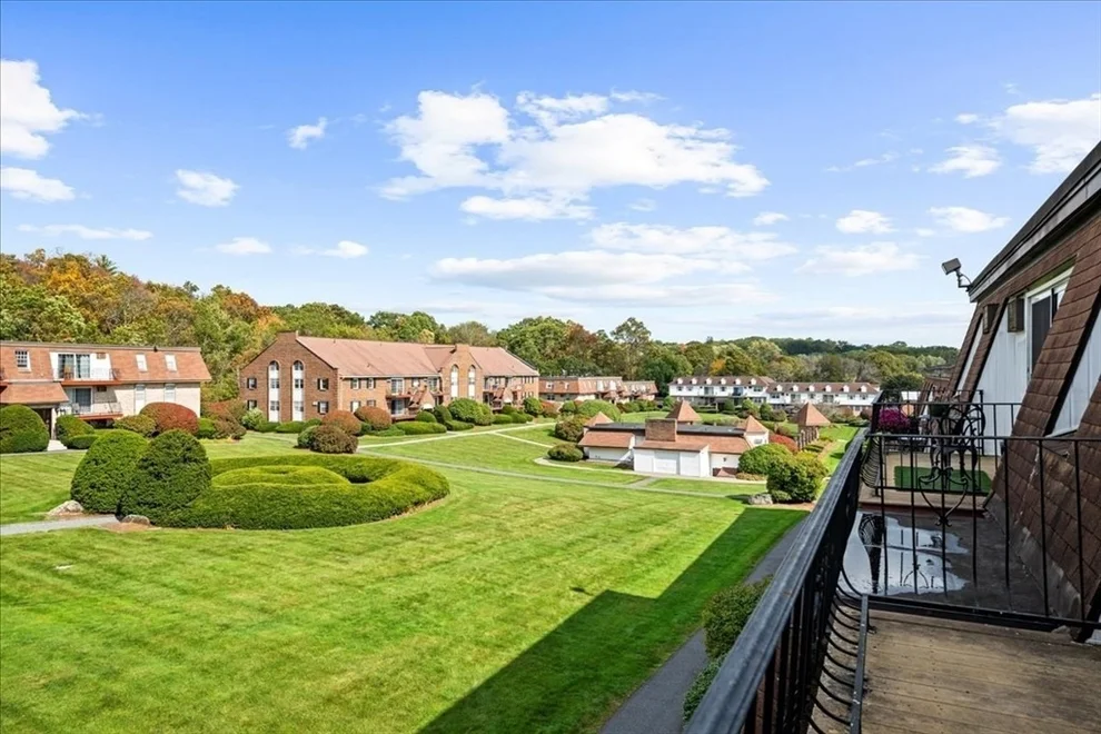 Unit for sale at 26 Williamsburg Ct, Shrewsbury, MA 01545