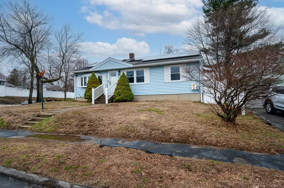 Unit for sale at 16 Tarrytown Ln, Worcester, MA 01602