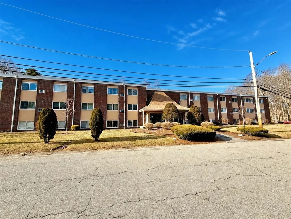 Unit for sale at 15 Willis St, Framingham, MA 01702
