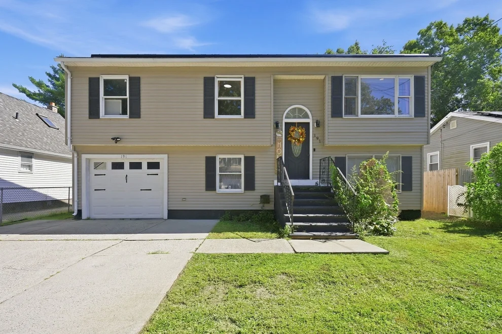 Unit for sale at 191 Lamont St, Springfield, MA 01119
