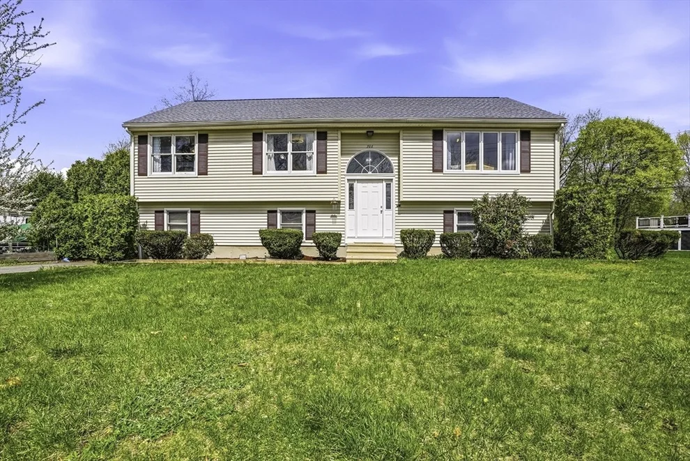 Unit for sale at 366 Oak St, Shrewsbury, MA 01545