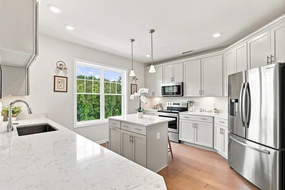 Unit for sale at 4 Francis Dr, Andover, MA 01810