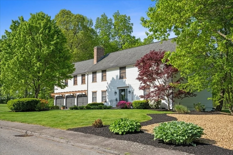 Unit for sale at 6 Linden Ln, Auburn, MA 01501