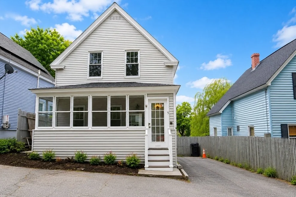 Unit for sale at 5 Lyman St, Worcester, MA 01603