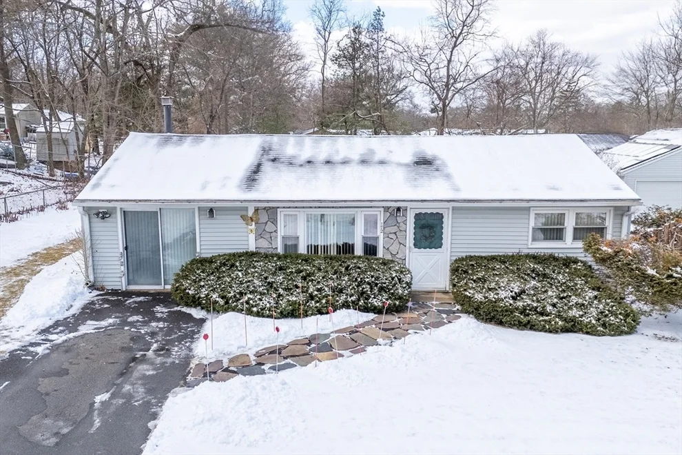 Unit for sale at 172 Sunridge Dr, Springfield, MA 01118