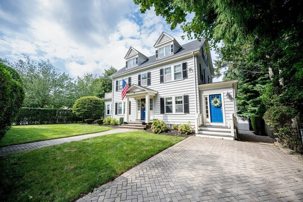 Unit for sale at 6 Geneva Rd, Melrose, MA 02176