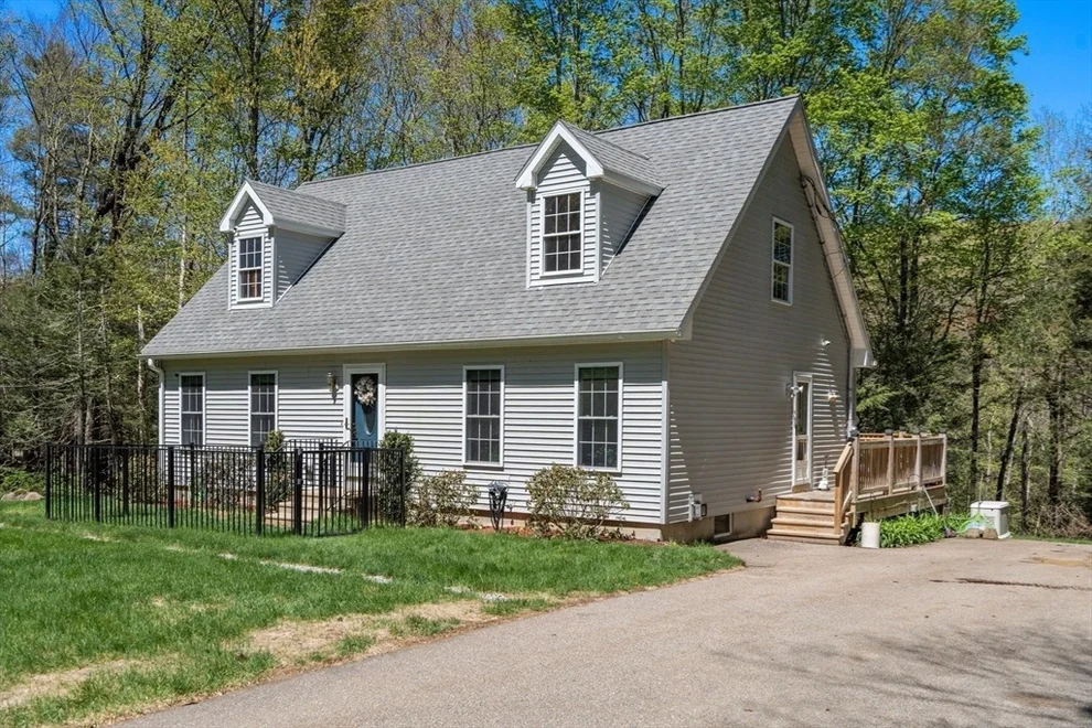 Unit for sale at 9 Lois Ln, Holland, MA 01521
