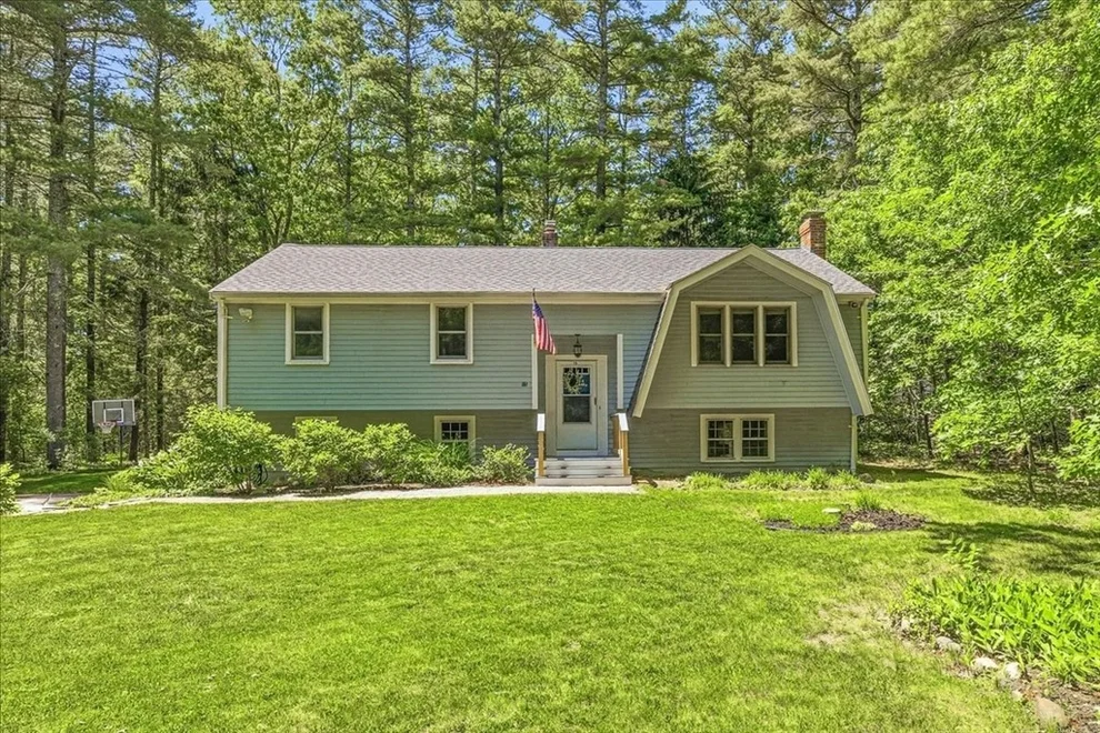 Unit for sale at 15 Shady Acre Ln, Pembroke, MA 02359
