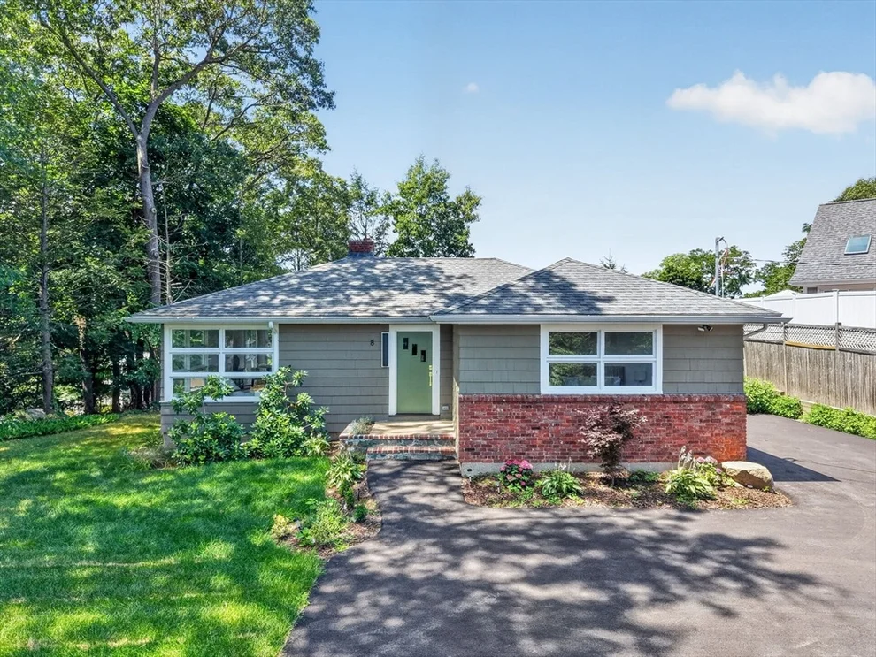 Unit for sale at 8 Everett St, Wakefield, MA 01880