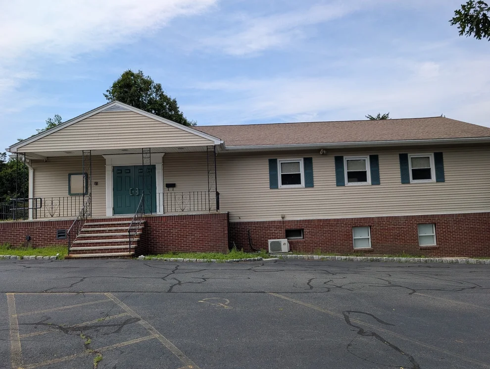 Unit for sale at 136 Winn Street, Burlington, MA 01803