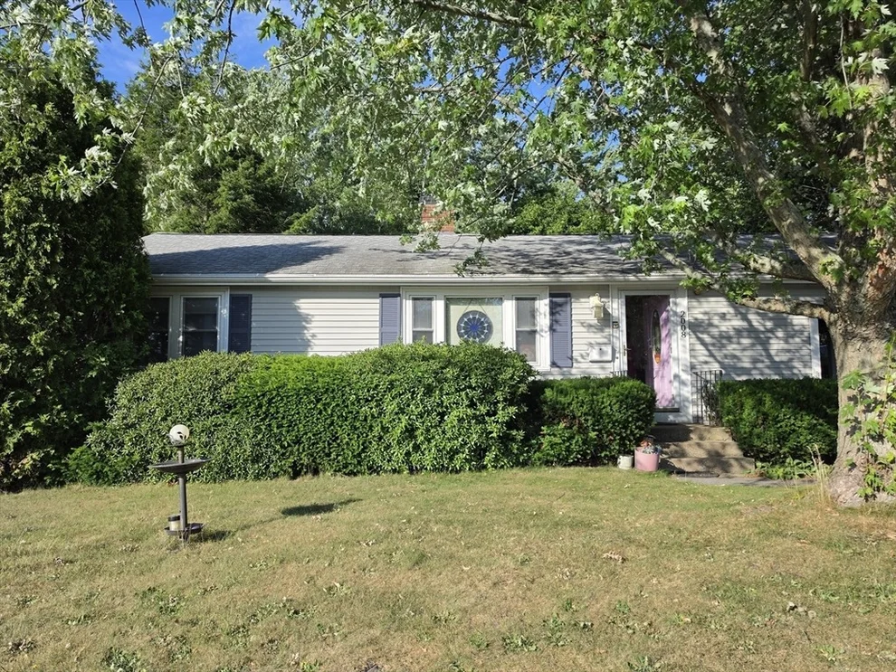 Unit for sale at 2008 Washington St, Braintree, MA 02184