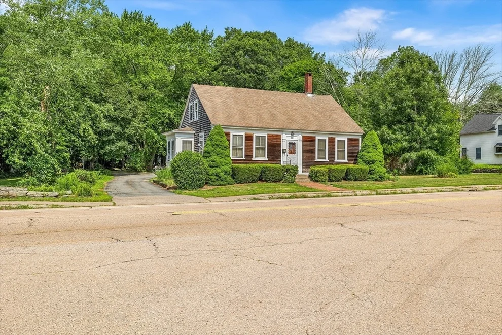 Unit for sale at 1313 Somerset Ave, Taunton, MA 02780