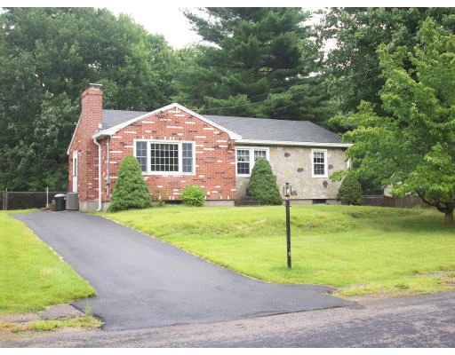 Unit for sale at 4 Corrine Rd, Franklin, MA 02038