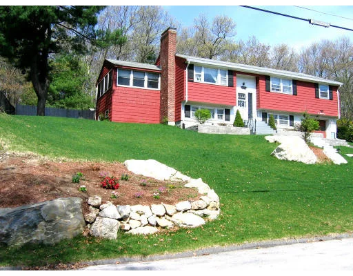 Unit for sale at 5 Donna Ln, Burlington, MA 01803