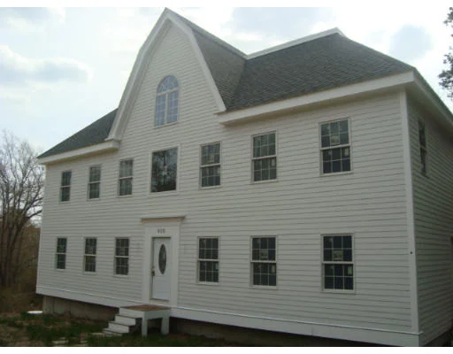 Unit for sale at 909 Summer St, Marshfield, MA 02050