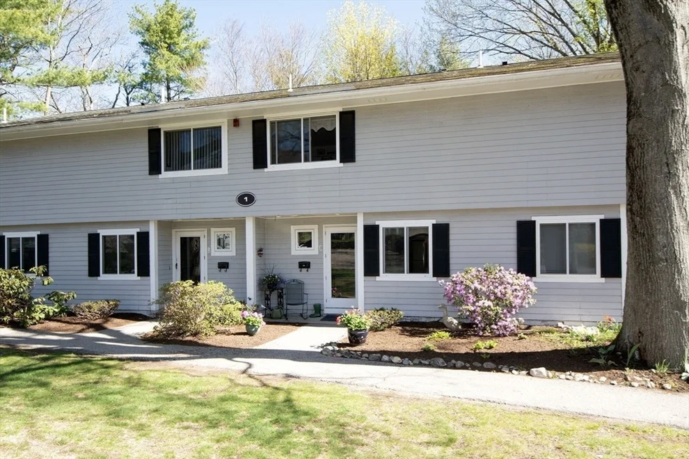 Unit for sale at 1 Beals Cove Rd, Hingham, MA 02043