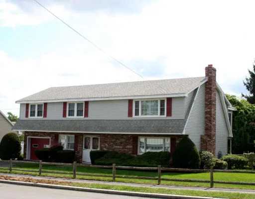 Unit for sale at 3 Sesame St, Wakefield, MA 01880