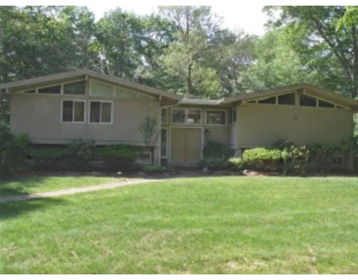 Unit for sale at 7 Lantern Ln, Natick, MA 01760