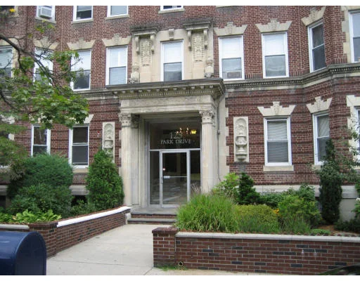 Unit for sale at 125 Park Dr, Boston, MA 02215