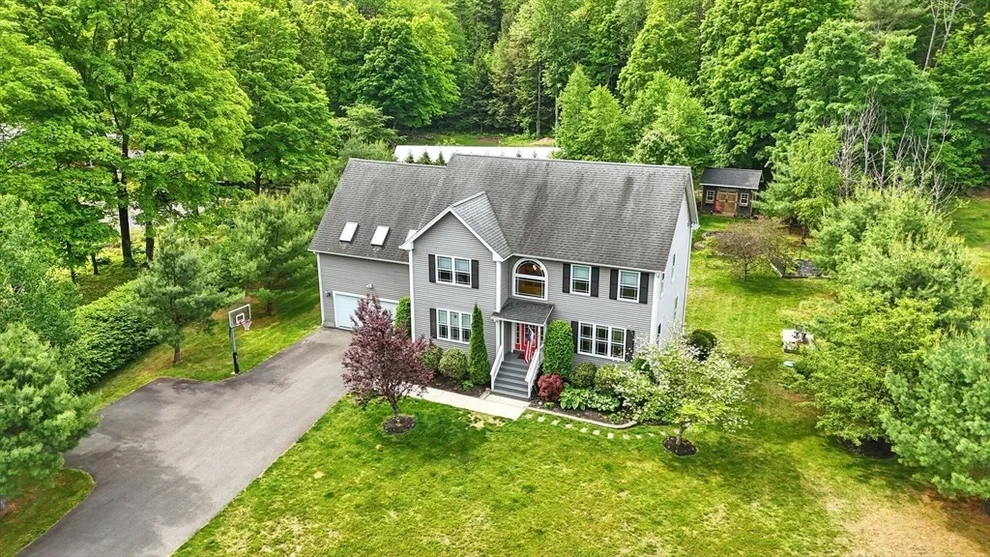 Unit for sale at 525 Market Hill Rd, Amherst, MA 01002