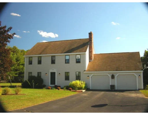 Unit for sale at 9 Chambers Ct, Mansfield, MA 02048