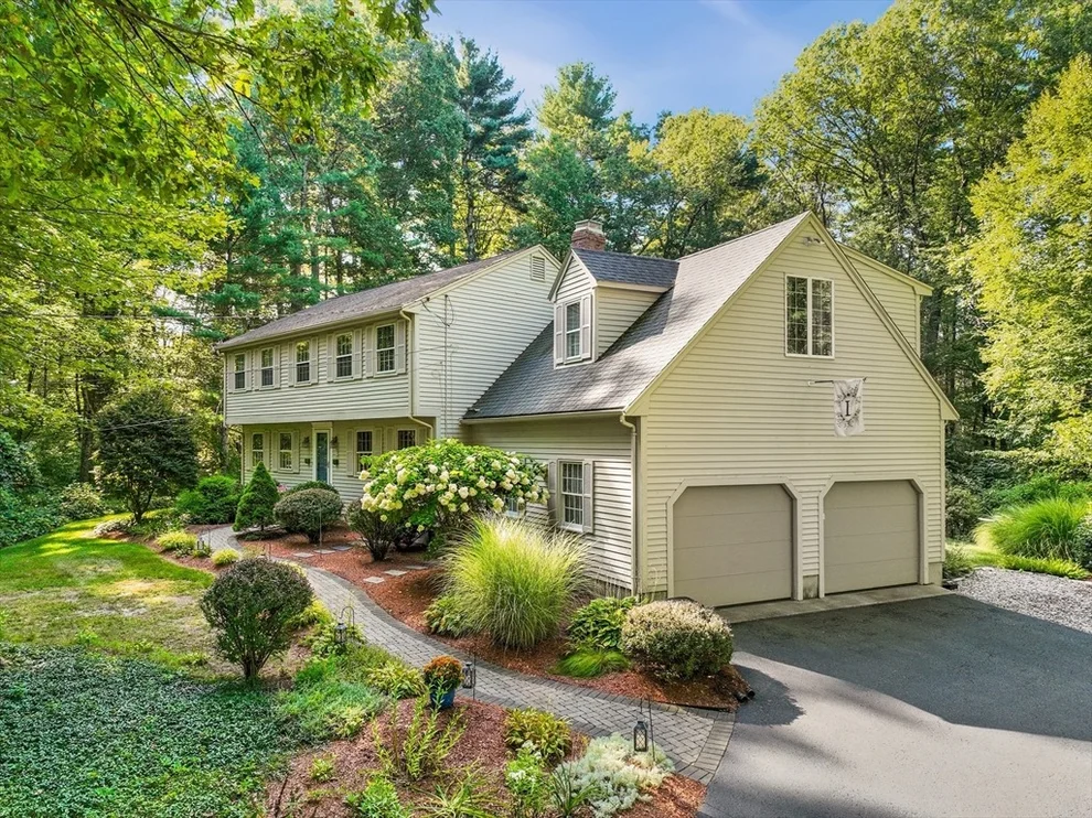 Unit for sale at 7 Carl Rd, Walpole, MA 02081