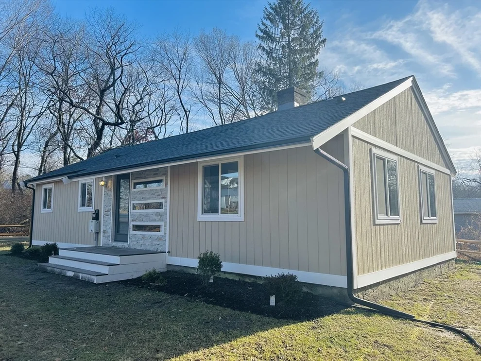Unit for sale at 437 N.Wheaton, Seekonk, MA 02771