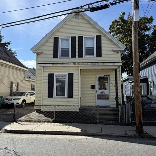 Unit for sale at 126 W 6th St., Lowell, MA 01850