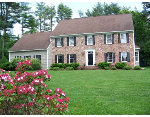 Unit for sale at 4 Perry Circle, Sudbury, MA 01776