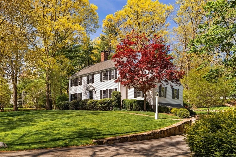 Unit for sale at 81 Hampshire Rd, Wellesley, MA 02481