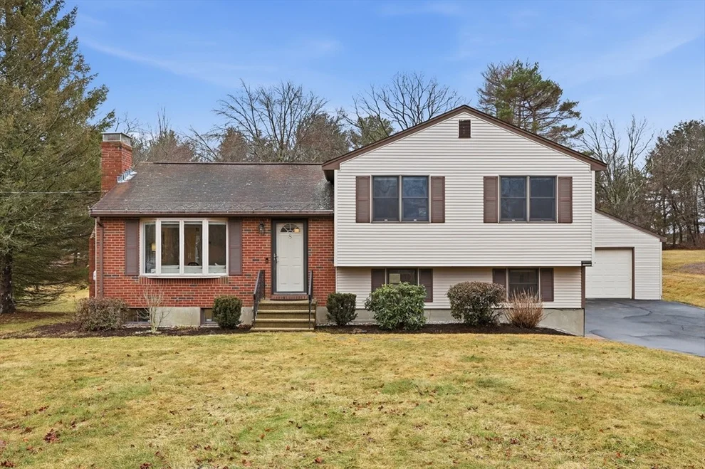 Unit for sale at 8 Wagon Wheel Dr, Bedford, MA 01730