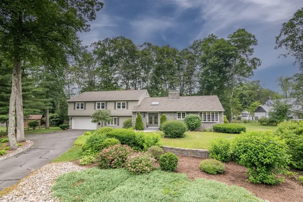 Unit for sale at 42 Elizabeth Cir, Longmeadow, MA 01106