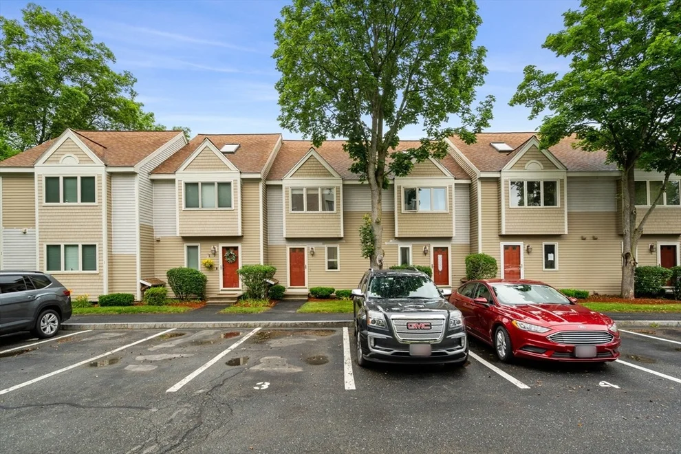 Unit for sale at 3 Hunters Run Pl, Haverhill, MA 01832