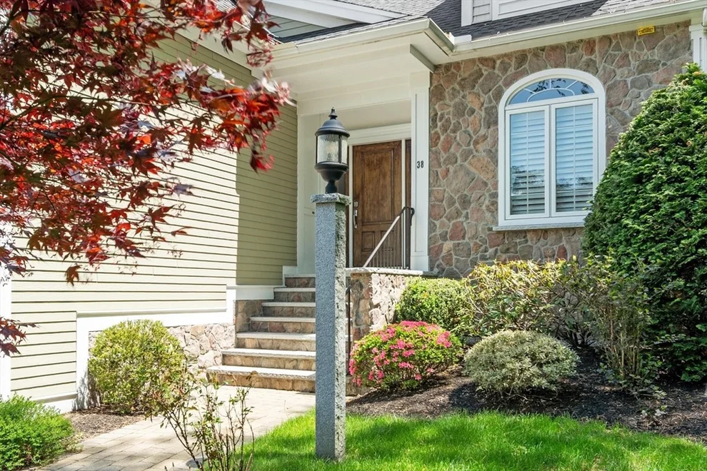 Unit for sale at 38 Crenshaw Ln, Andover, MA 01810