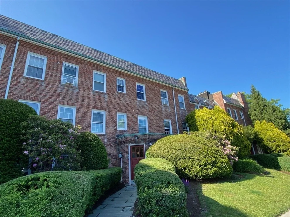 Unit for sale at 39 Commonwealth Ave, Newton, MA 02467
