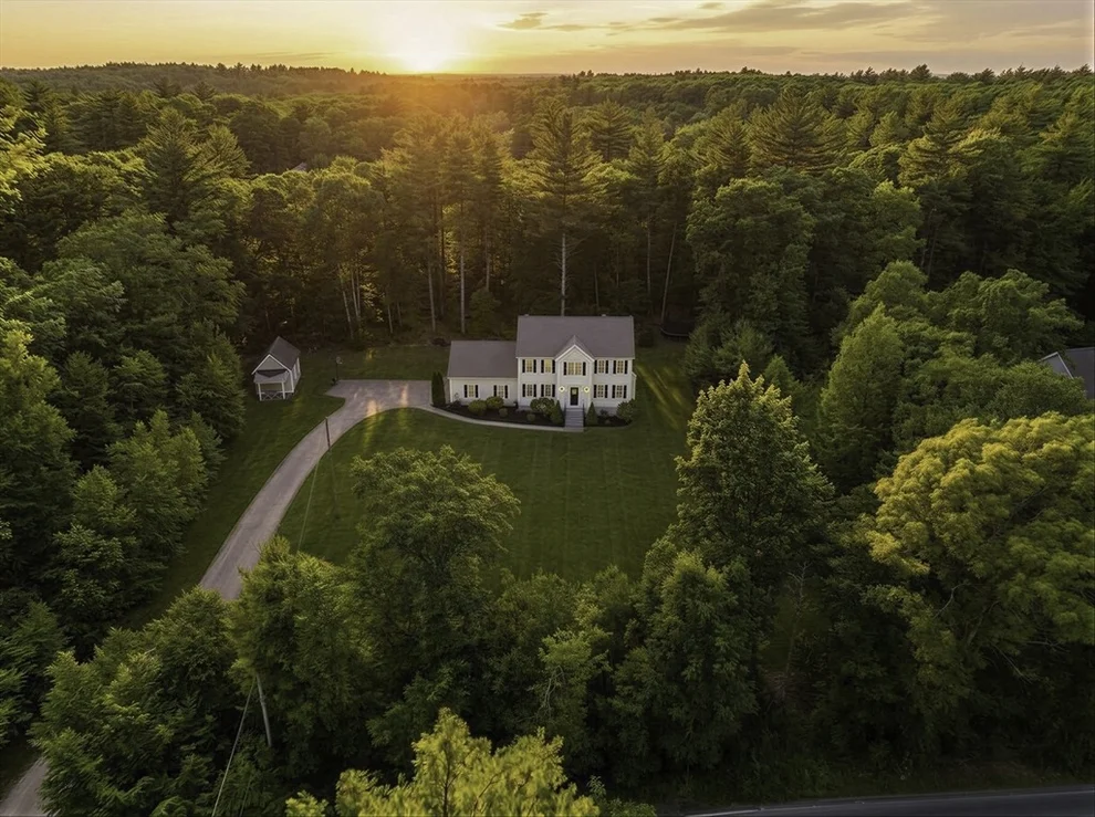 Unit for sale at 88 Northbridge St, Mendon, MA 01756