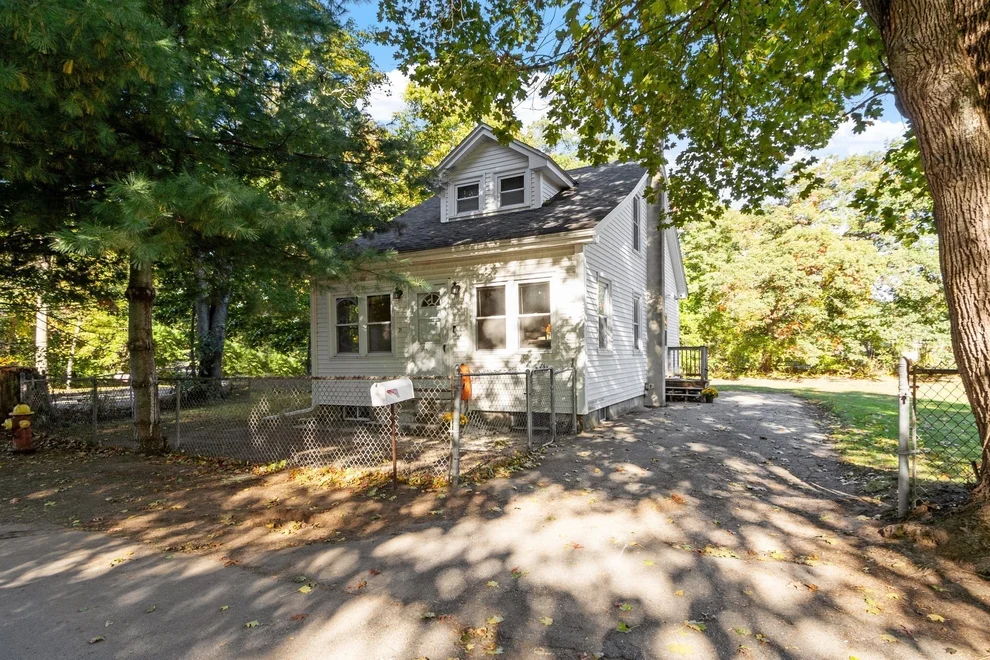 Unit for sale at 21 Roosevelt Rd, Tewksbury, MA 01876